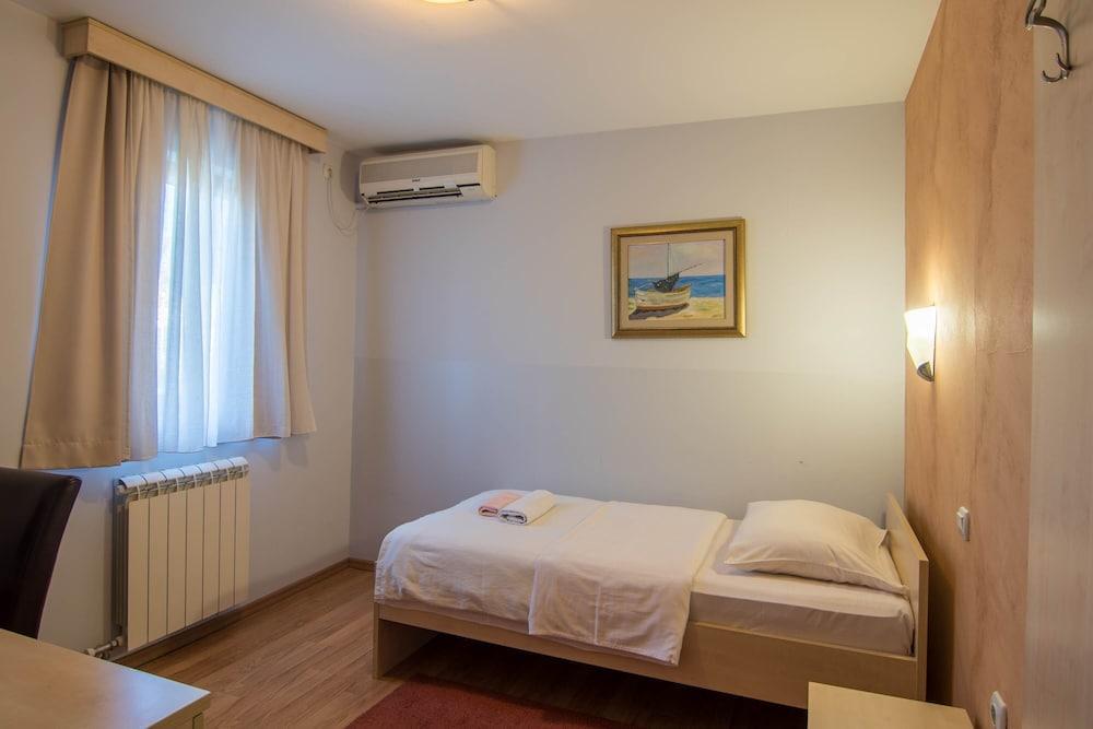 Hotel Ambiente Podgorica Kültér fotó