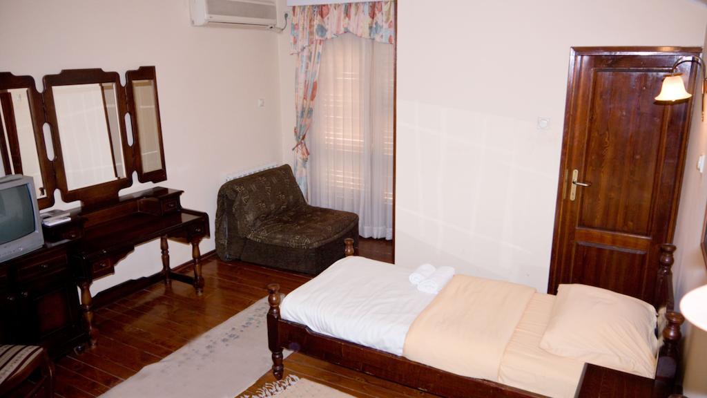 Hotel Ambiente Podgorica Szoba fotó