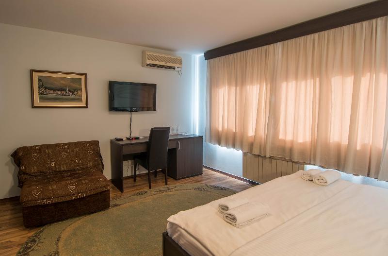 Hotel Ambiente Podgorica Kültér fotó